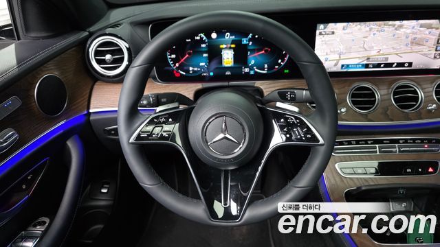 Mercedes-Benz E-Class 2023 — photo 19