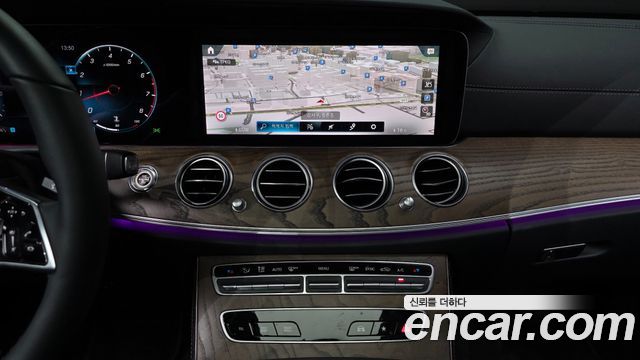 Mercedes-Benz E-Class 2023 — photo 20