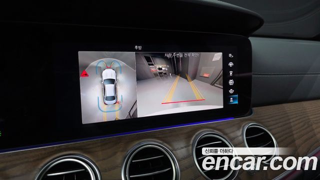 Mercedes-Benz E-Class 2023 — photo 21