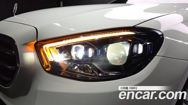 Mercedes-Benz E-Class 2023 — photo 8