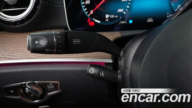 Mercedes-Benz E-Class 2023 — photo 27