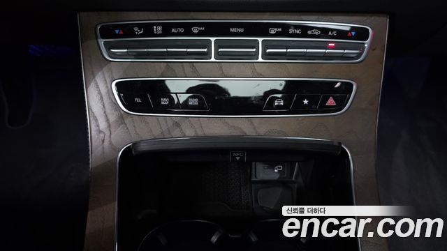 Mercedes-Benz E-Class 2023 — photo 30