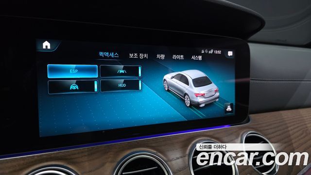 Mercedes-Benz E-Class 2023 — photo 32