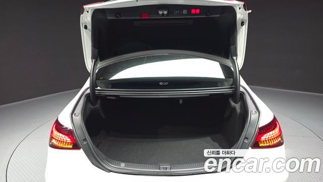 Mercedes-Benz E-Class 2023 — photo 37
