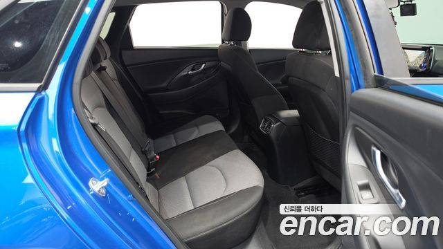 Hyundai i30 2017 — photo 17