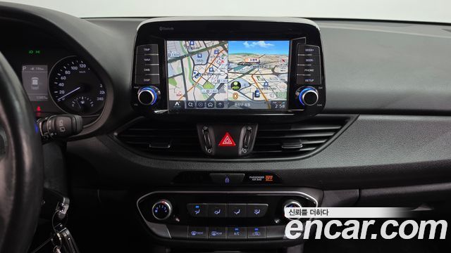 Hyundai i30 2017 — photo 21