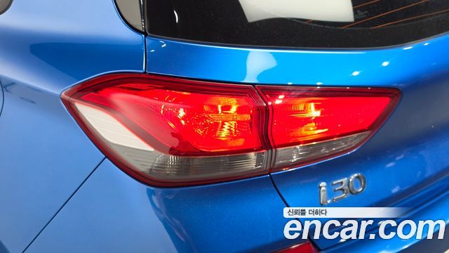 Hyundai i30 2017 — photo 9