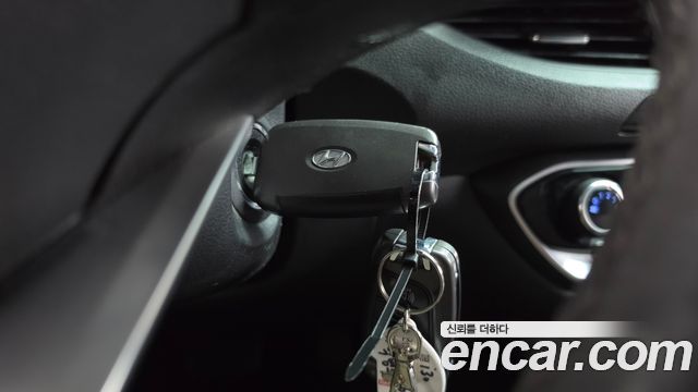 Hyundai i30 2017 — photo 28