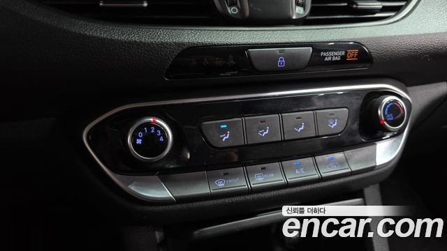 Hyundai i30 2017 — photo 32
