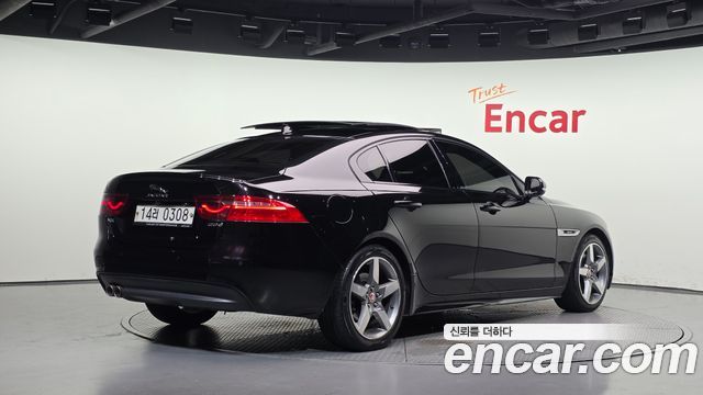 Jaguar XE 2016 — photo 2
