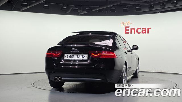 Jaguar XE 2016 — photo 4