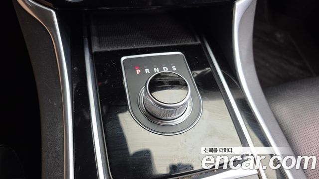 Jaguar XE 2016 — photo 9