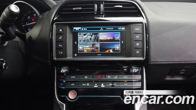 Jaguar XE 2016 — photo 14