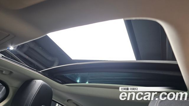 Jaguar XE 2016 — photo 16