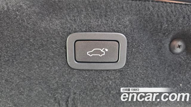 Jaguar XE 2016 — photo 20