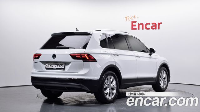 Volkswagen Tiguan 2018 — photo 2