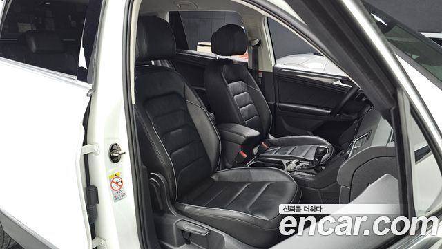 Volkswagen Tiguan 2018 — photo 13