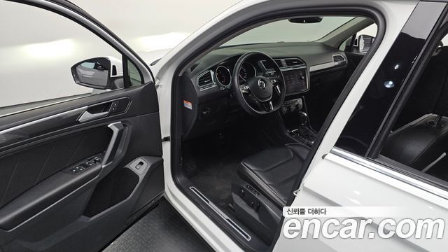 Volkswagen Tiguan 2018 — photo 17