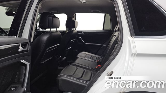 Volkswagen Tiguan 2018 — photo 18