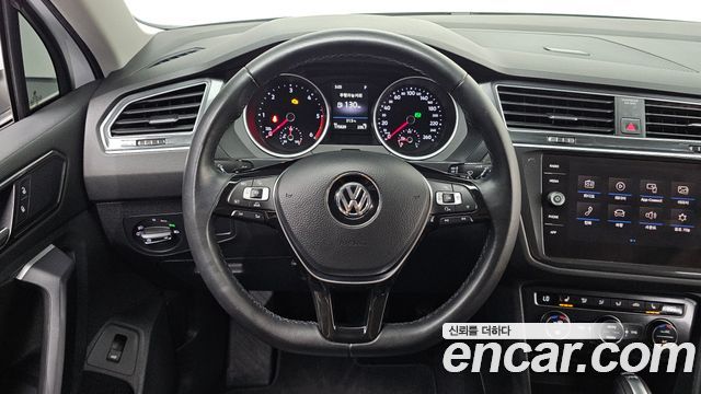 Volkswagen Tiguan 2018 — photo 19