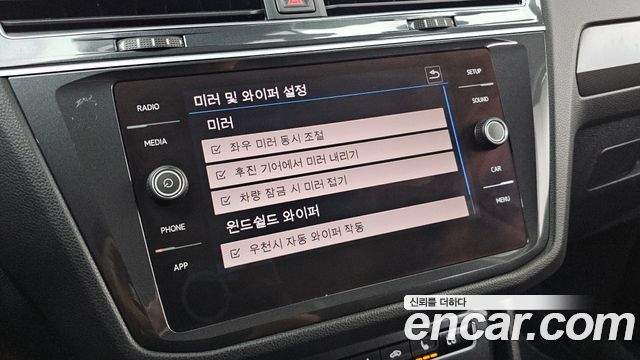 Volkswagen Tiguan 2018 — photo 24