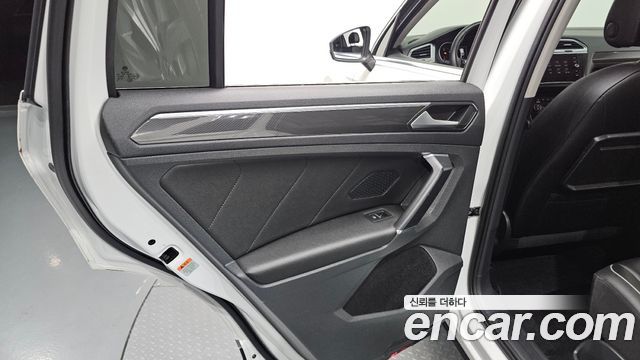 Volkswagen Tiguan 2018 — photo 15