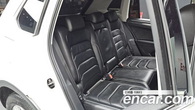 Volkswagen Tiguan 2018 — photo 16