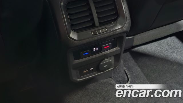 Volkswagen Tiguan 2018 — photo 29
