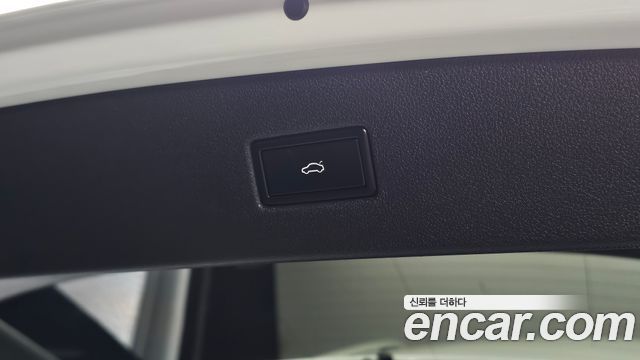 Volkswagen Tiguan 2018 — photo 31