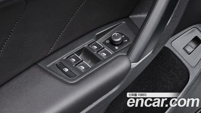 Volkswagen Tiguan 2018 — photo 32