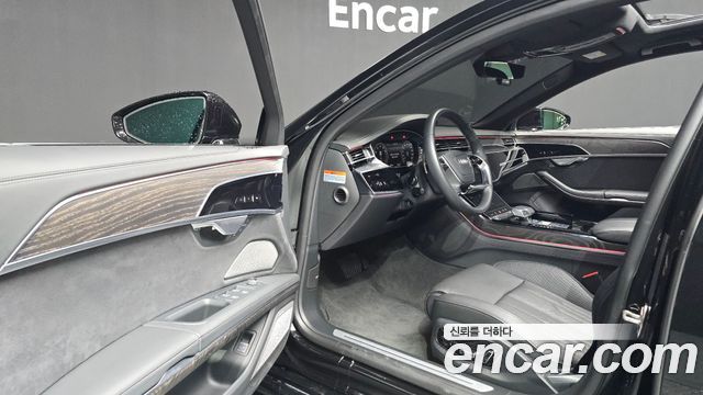 Audi A8 2023 — photo 11