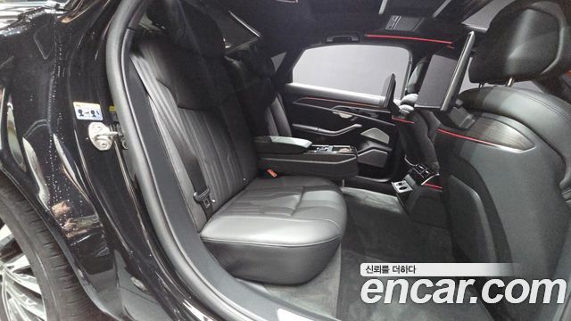 Audi A8 2023 — photo 12