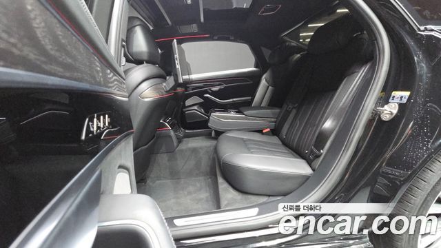 Audi A8 2023 — photo 13