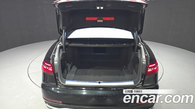 Audi A8 2023 — photo 21