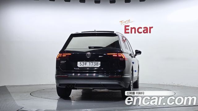 Volkswagen Tiguan 2018 — photo 4