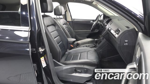Volkswagen Tiguan 2018 — photo 17