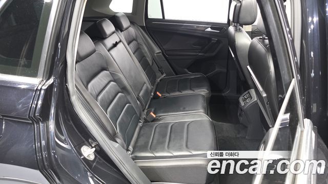 Volkswagen Tiguan 2018 — photo 18