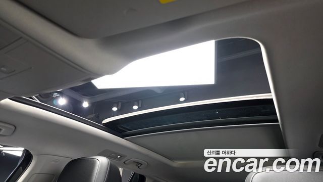 Volkswagen Tiguan 2018 — photo 22