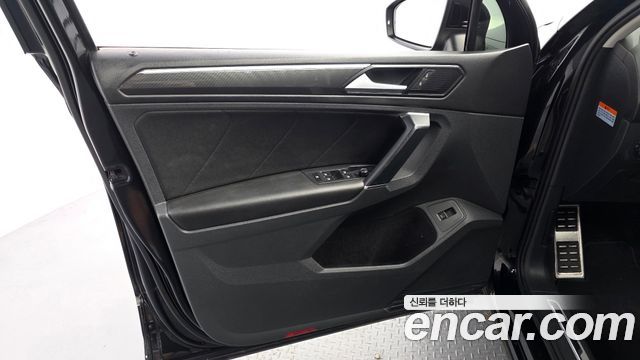 Volkswagen Tiguan 2018 — photo 14