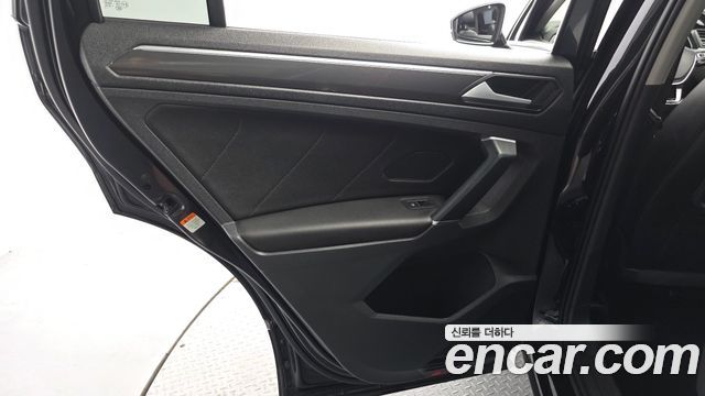 Volkswagen Tiguan 2018 — photo 15