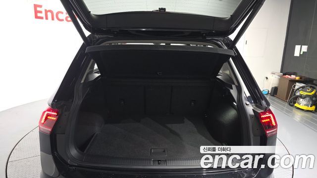 Volkswagen Tiguan 2018 — photo 30