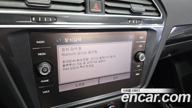 Volkswagen Tiguan 2018 — photo 32