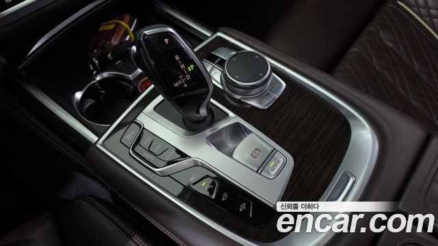 BMW 7-Series 2020 — photo 12