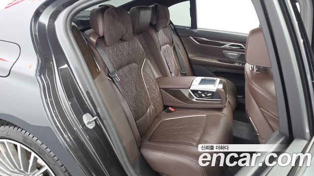 BMW 7-Series 2020 — photo 18