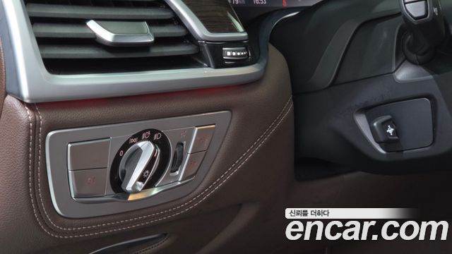 BMW 7-Series 2020 — photo 25