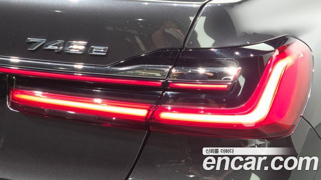 BMW 7-Series 2020 — photo 9