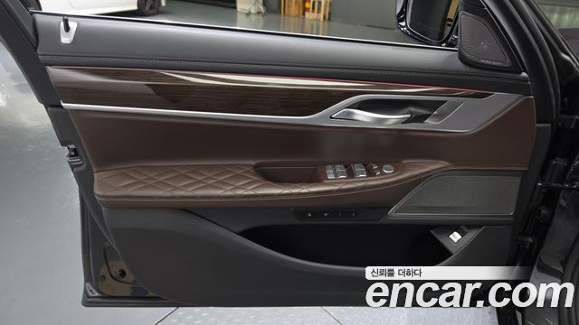 BMW 7-Series 2020 — photo 14