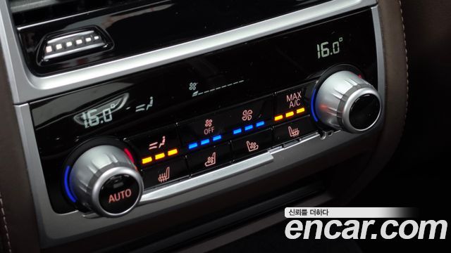 BMW 7-Series 2020 — photo 29