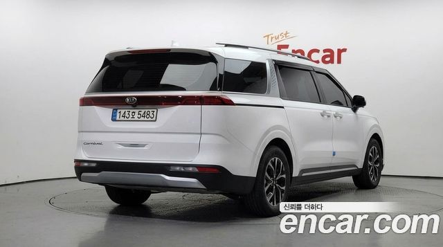 Kia Canival 2021 — photo 2