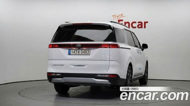Kia Canival 2021 — photo 4